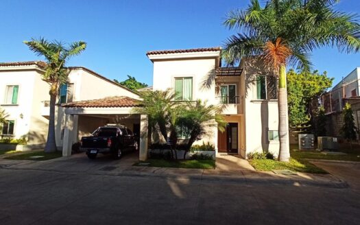 Casa en Renta Condominio Las colinas 1ra entrada