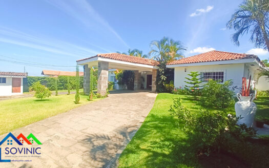 Casa con piscina en la estancia de Santo Domingo
