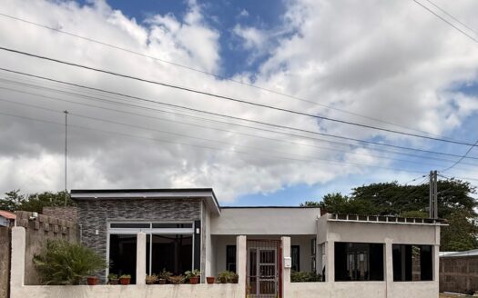 CASA EN VENTA EN NINDIRÍ